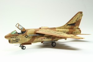 Marinekampfflugzeug LTV A-7E Corsair II (1/144)