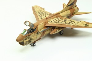 Marinekampfflugzeug LTV A-7E Corsair II (1/144)