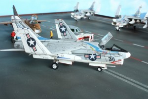 Marinekampfflugzeug LTV A-7E Corsair II (1/144)