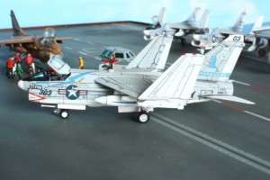 Marinekampfflugzeug LTV A-7E Corsair II (1/144)