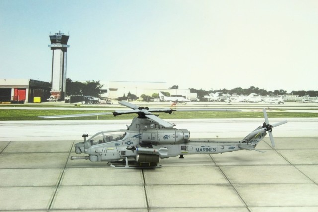 Kampfhubschrauber Bell AH-1Z Viper (1/144)