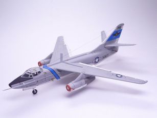 Douglas EA-3B Skywarrior (1/144)