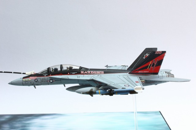Boeing F/A-18 F Super Hornet (1/144)