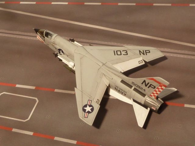 Jagdflugzeug Vought F-8K Crusader (1/144)
