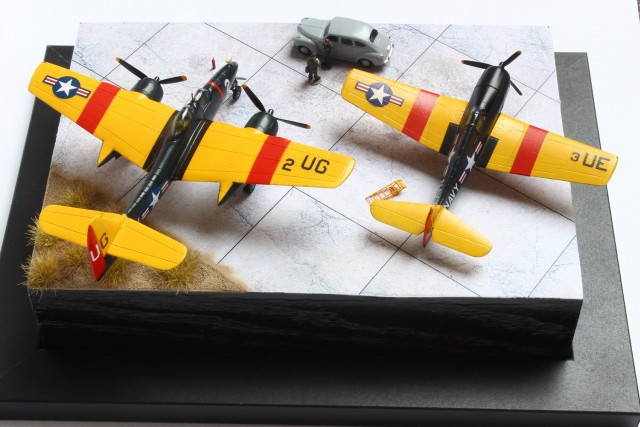 Drohnenkontrollflugzeuge Grumman F6F-5D Hellcat und Grumman F7F-2D Tigercat (1/144)