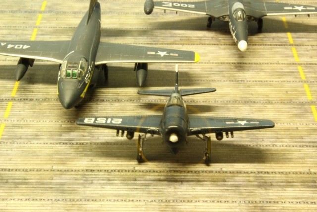 Jagdflugzeuge Grumman F8F-1 Bearcat, Douglas F3D-2 Skyknight und McDonnell F3H-2N Banshee (1/144)