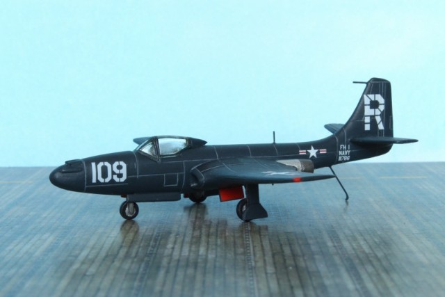 McDonnell FH-1 Phantom (1/144)