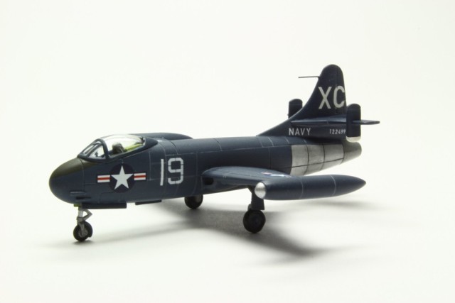 Jagdflugzeug Vought F6U Pirate (1/144)