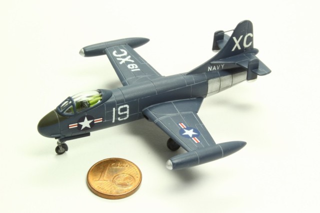 Jagdflugzeug Vought F6U Pirate (1/144)