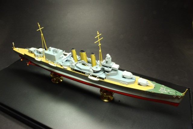 Schwerer Kreuzer HMS Suffolk (1/600)