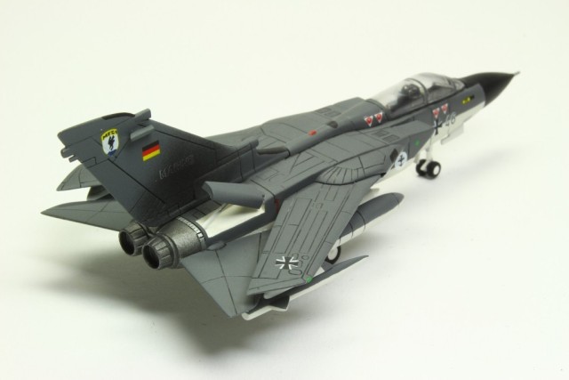 Kampfflugzeug Panavia Tornado IDS (1/144)