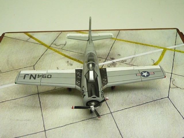 North American T-28B Trojan (1/144)