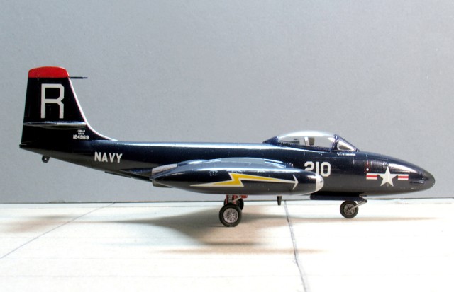 Jagdflugzeug McDonnell F2H-2 Banshee (1/72)