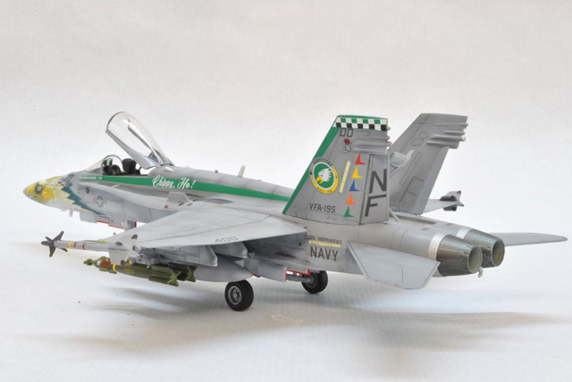 McDonnel Douglas F/A-18C Hornet (1/48)