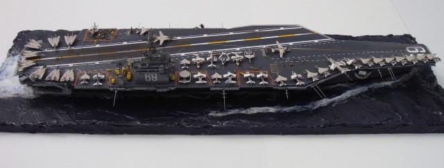 Flugzeugträger USS Dwight D. Eisenhower (1/700)