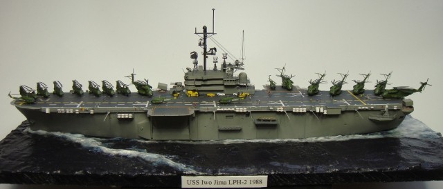 Landungsträger USS Iwo Jima (1/700)