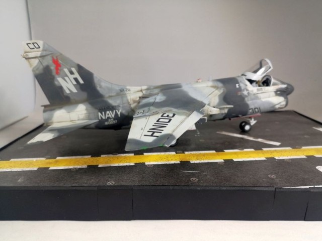 Kampfflugzeug Ling-Temco-Vought A-7E Corsair II (1/48)