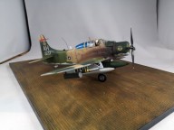 Kampfflugzeug Douglas A-1E Skyraider (1/48)