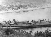 Das Torpedoboot „Adler“ nach der Kesselexplosion vom 22.Juli 1899, in einer Bucht der Insel Torcola liegend.