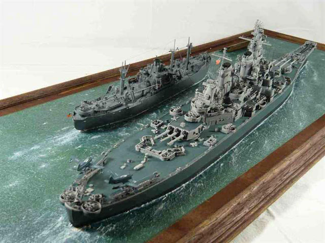 USS Missouri mit Versorger (1/350)