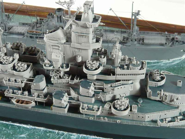 USS Missouri mit Versorger (1/350)