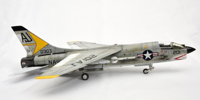 Jagdflugzeug Vought F-8E Crusader (1/48)