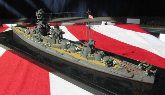 Japanisches Schlachtschiff Hyuga (1/700)