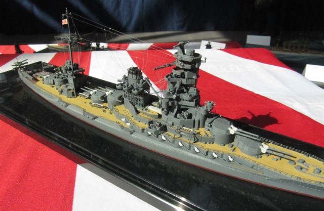 Japanisches Schlachtschiff Hyuga (1/700)