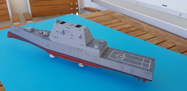 Lenkwaffenzerstörer USS Zumwalt (1/350)