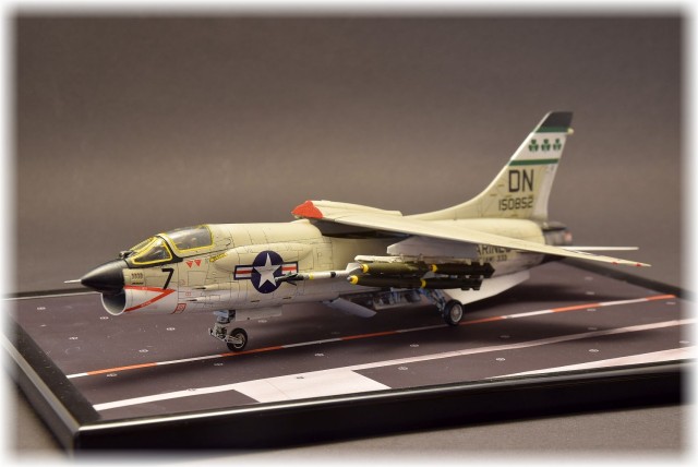 Jagdflugzeug Vought F-8E Crusader (1/72)