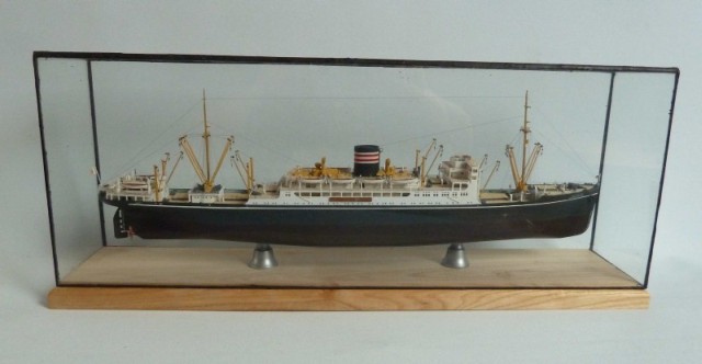 Japanisches Passagierschiff Hikawa Maru (1/350)