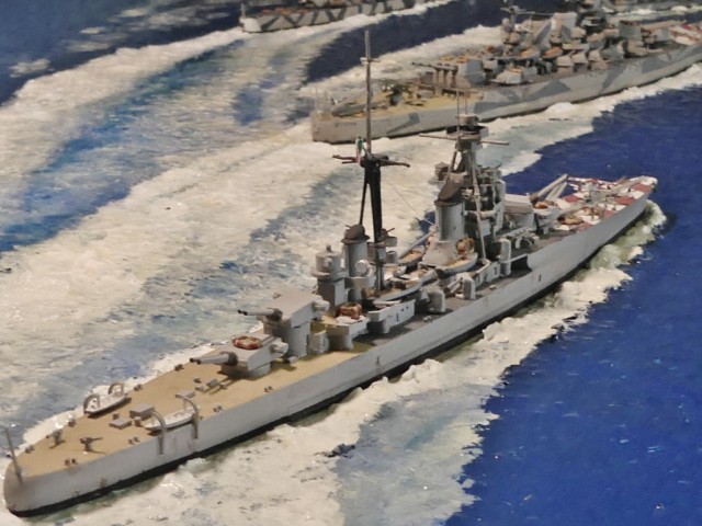 Schwerer Kreuzer Zara, Schlachtschiff Vittorio Veneto (1/700)