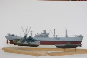 Korvette HMS Zinnia, Liberty-Schiff und Typ VII U-Boot (1/350)