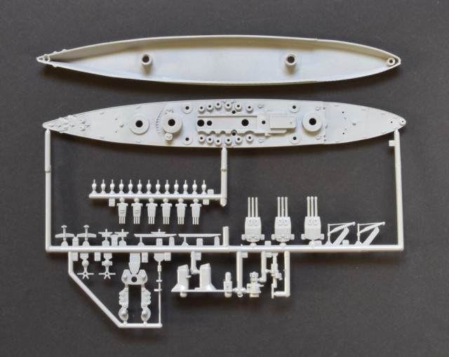 Teile Bausatz der Littorio-Klasse von Revell