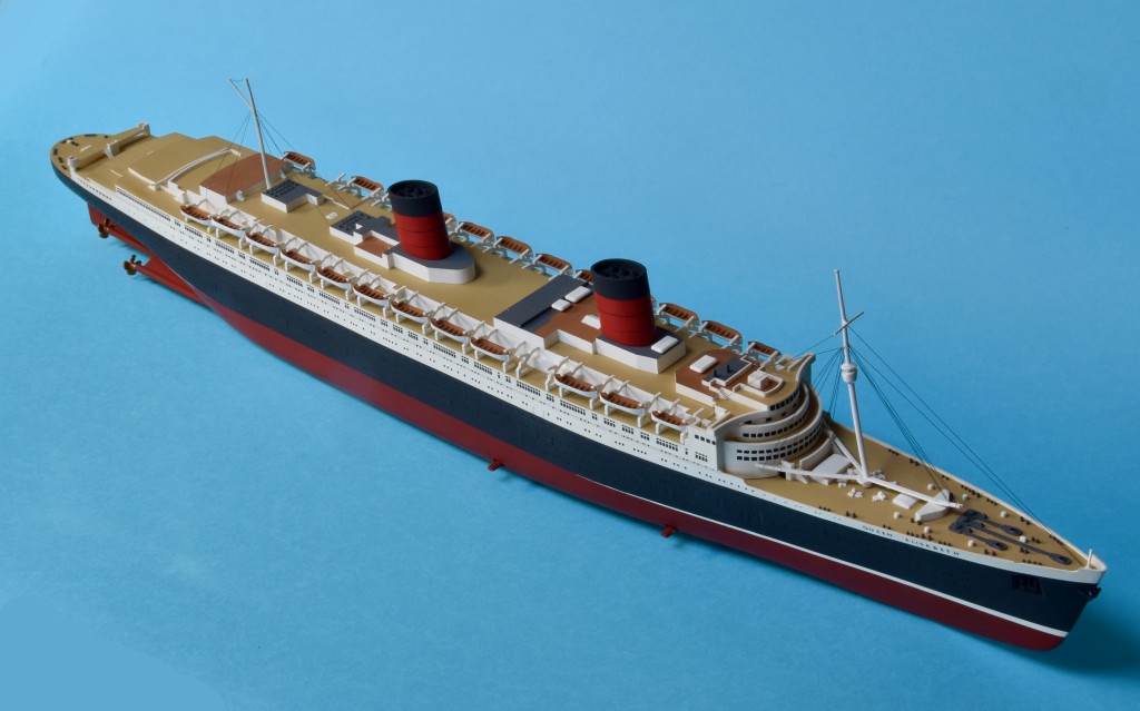 Kartonmodell Britisches Passagierschiff RMS Queen Elizabeth 1:400 JSC 