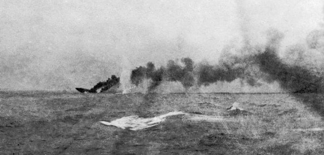 Skagerrakschlacht: HMS Indefatigable sinkt am 31. Mai 1916
