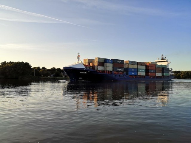 Containerschiff Sven-D im Nord-Ostsee-Kanal, Foto Frank Spahr