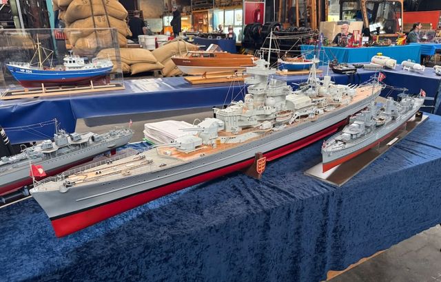 u.a. Schwerer Kreuzer Admiral Hipper