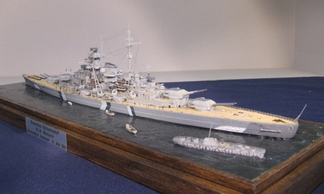 Schlachtschiff Bismarck (1/700)