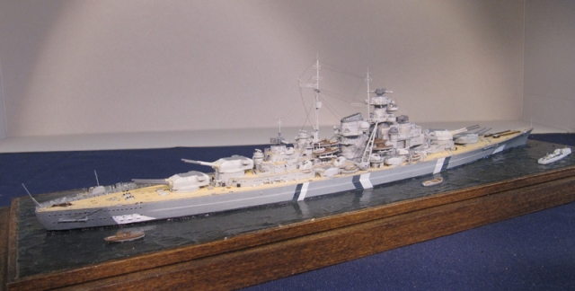 Schlachtschiff Bismarck (1/700)