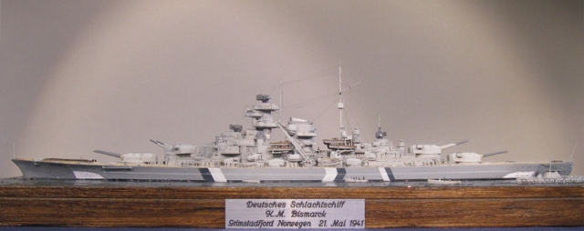 Schlachtschiff Bismarck (1/700)