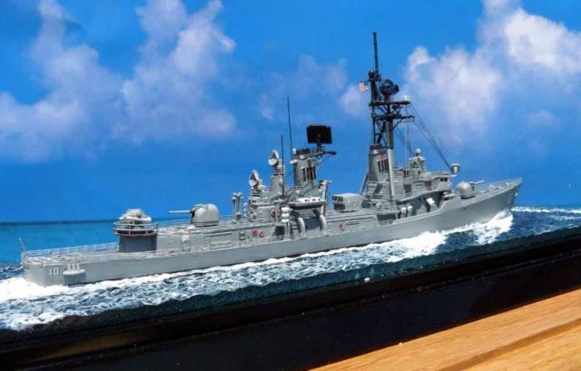 Lenkwaffenzerstörer USS Sampson DDG-10 (1/700)