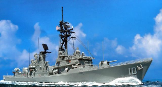 Lenkwaffenzerstörer USS Sampson DDG-10 (1/700)