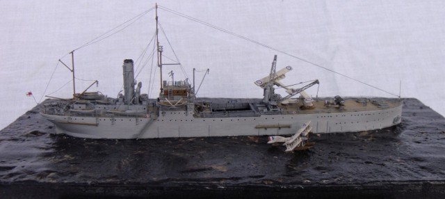 Flugzeugträger HMS Ark Royal (1/700)