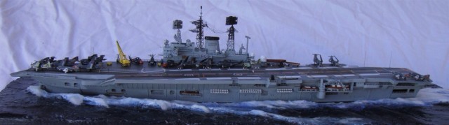 Flugzeugträger HMS Ark Royal (1/700)