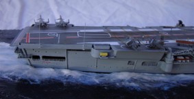 Flugzeugträger HMS Ark Royal (1/700)