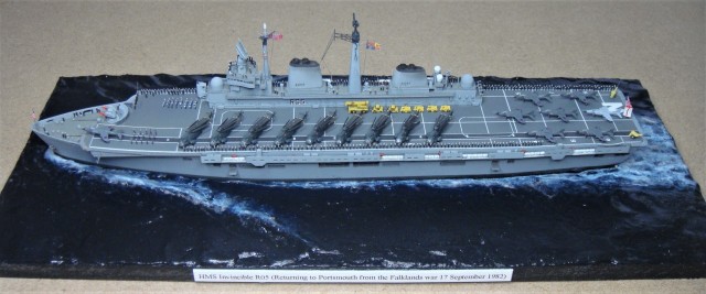 Flugzeugträger HMS Invincible HMS Endurance (1/700)